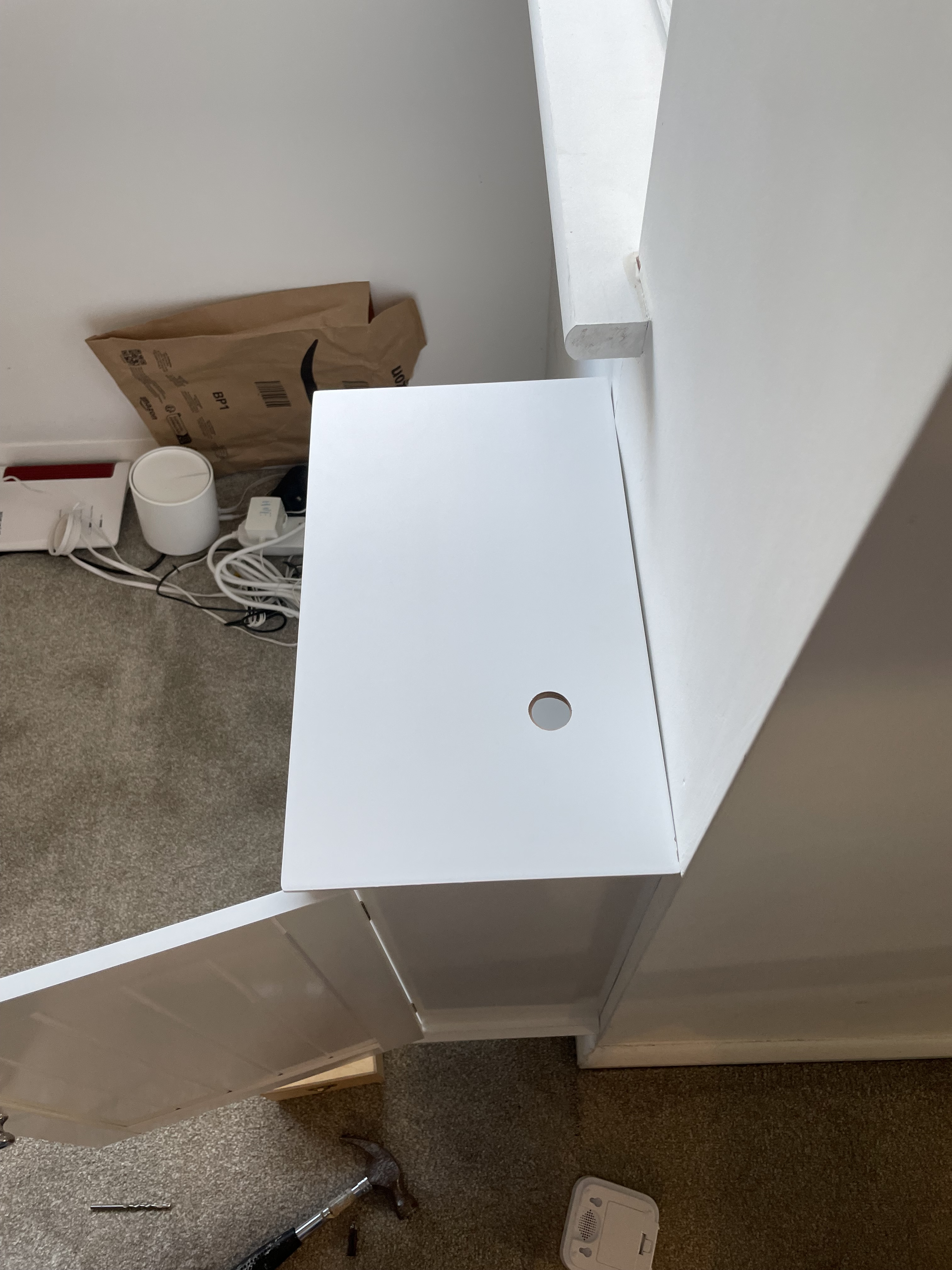 Top hole for the mesh router